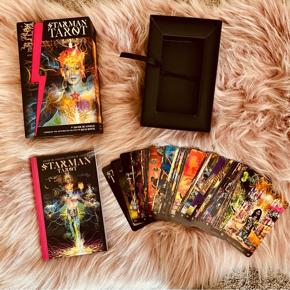 The Starman Tarot deck & book (David Bowie inspired) - BRAND NEW CONDITION! - Picture 2 of 2